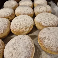 Viele Berliner auf einem Tablett