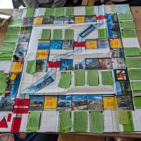 Ein großes Brettspiel mit vielen Feldern