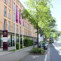 Außenansicht von der Leonardo-da-Vinci-Allee aus
