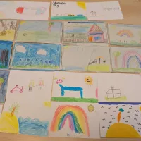 viele selbst gestaltete Postkarten