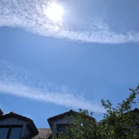 Sonne über dem Haus