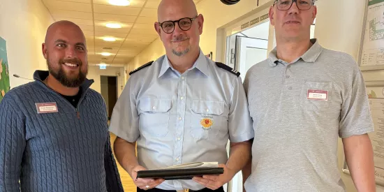 3 Männer in Dienstkleidung
