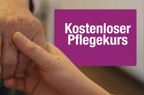 Hand wird gehalten mit Text "Kostenloser Pflegekurs"